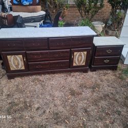 Very Nice  Dresser W Matching Nightstand