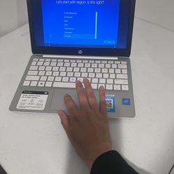 HP stream laptop 11-ak0020nr. In Great Condition. 11”x7.5” Thin Design For On The Go, Long Battery Life, Windows Office 365