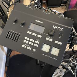 Yamaha DTX700 Electronic Professional Drum Set With Extras $1400!!
