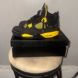 Jordan 4 Thunders Size 11
