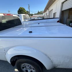 Nissan Frontier 2nd Gen Truck Bed Tonneau Cover