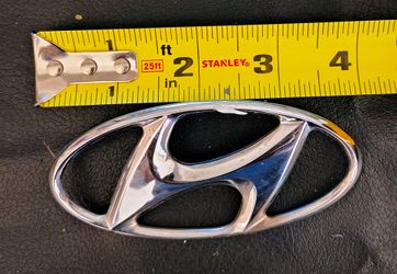 Hyundai emblem Chrome