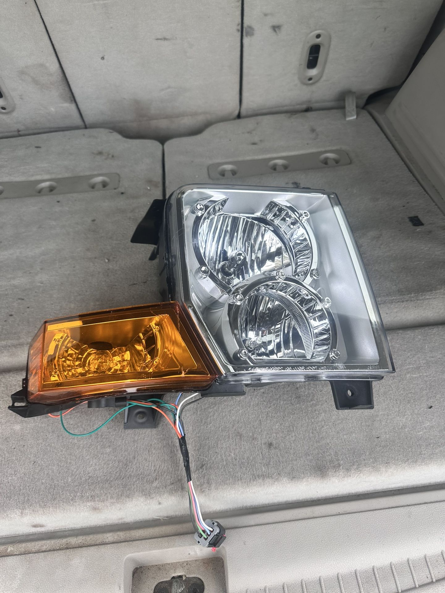 2010 Jeep Passenger Side Headlight