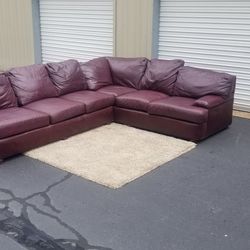Sectional couch Real Leather By Leatherete Great condition 