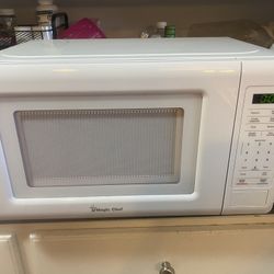 Magic Chef 700w 0.7cuft Microwave