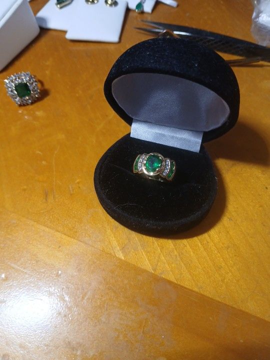 18k Gold With Oval Colombian Emerald And Diamonds And Small Emeralds