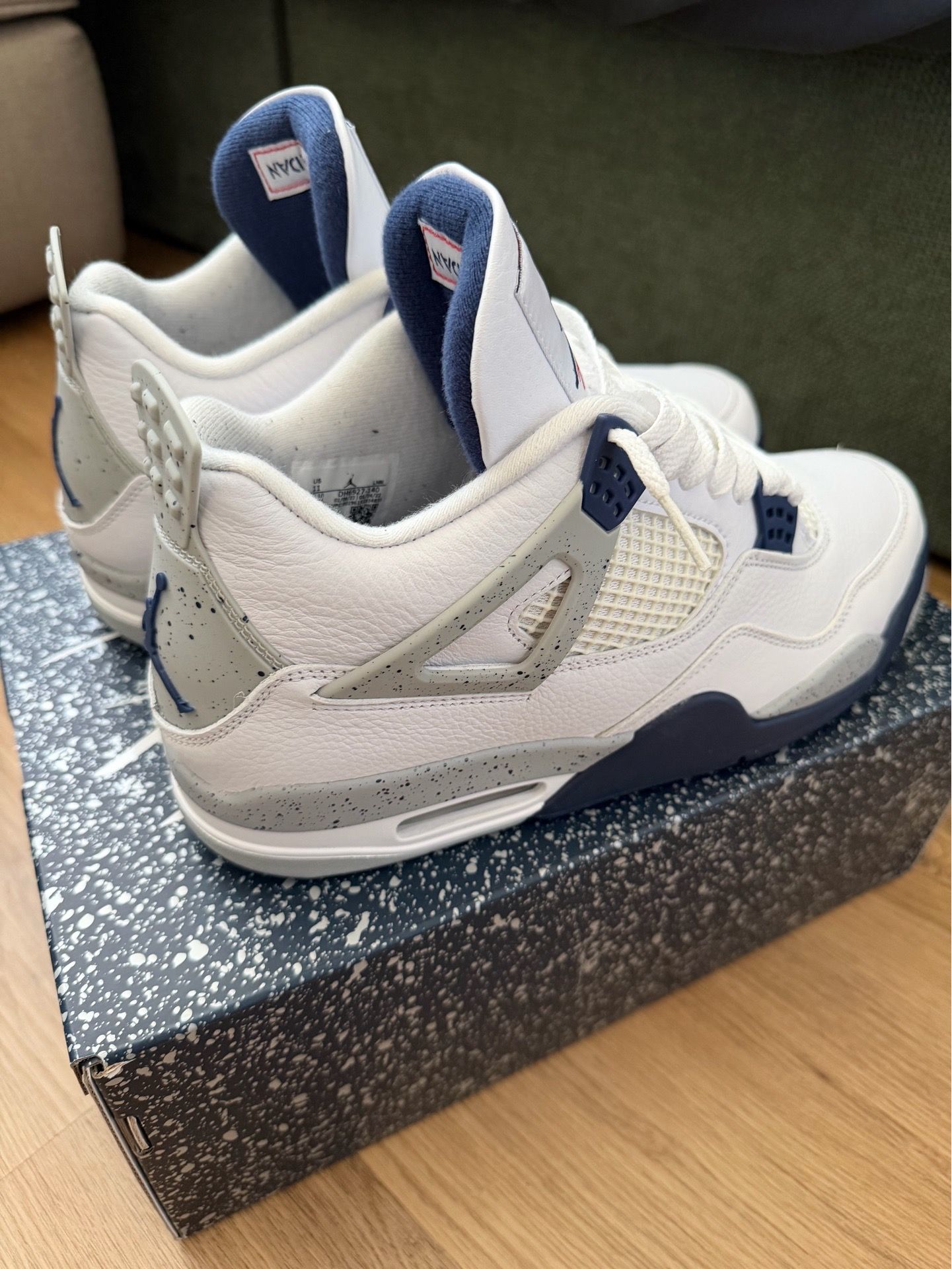 Midnight Jordan 4