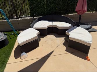 Outdoor sitting round couch free