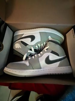 Air Jordan’s 1s Light Smoke