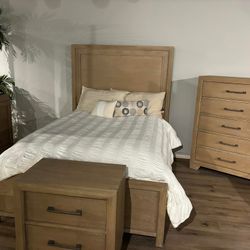 Queen Bedroom Set 