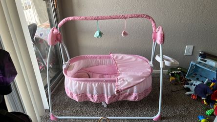 Baby swing bassinet