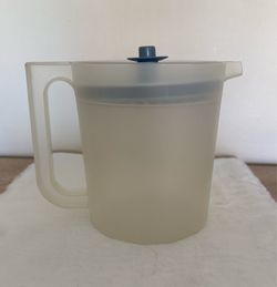 Vintage Tupperware 70s-80s “Go Between” Pitcher