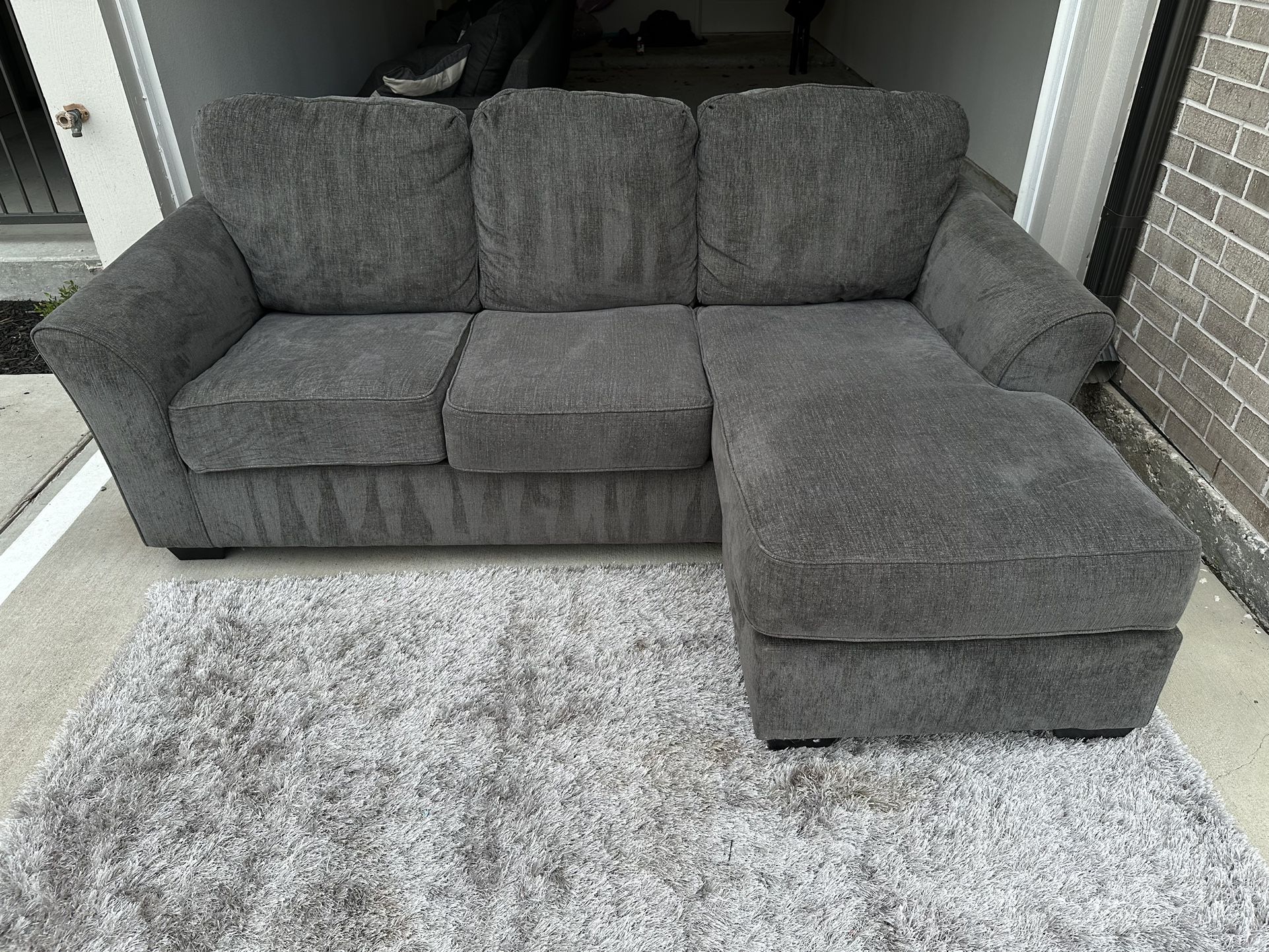 Selling L-Shaped Couch 🛋️ 