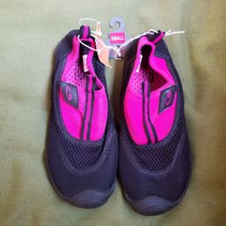 Girls pink shoes 