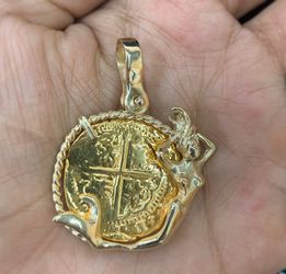 14k solid gold Atocha coin pendant in mermaid bezel