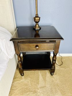Pottery barn Bedroom Set Including 2 Nightstands And A Dresser 