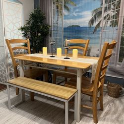 Nice Small Dining Set Good Condition!! Table With 3 Chairs and Bench.