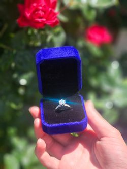 VVS1 Moissanite Engagement Ring