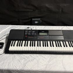 Casio portable keyboard CT-X700