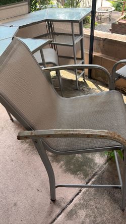 Rusty !!!! Table set With chairs