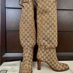 Women's Gucci Boots With Matching  Purse
