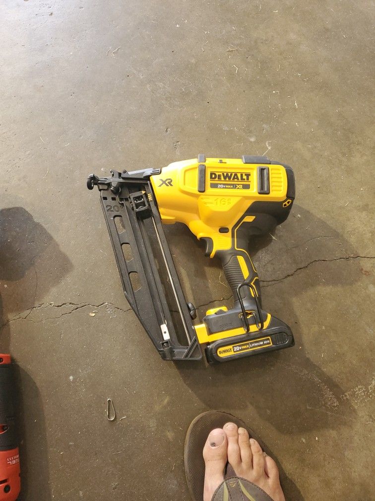 The wall XR20 boat 16 gauge 2.5 Nailer