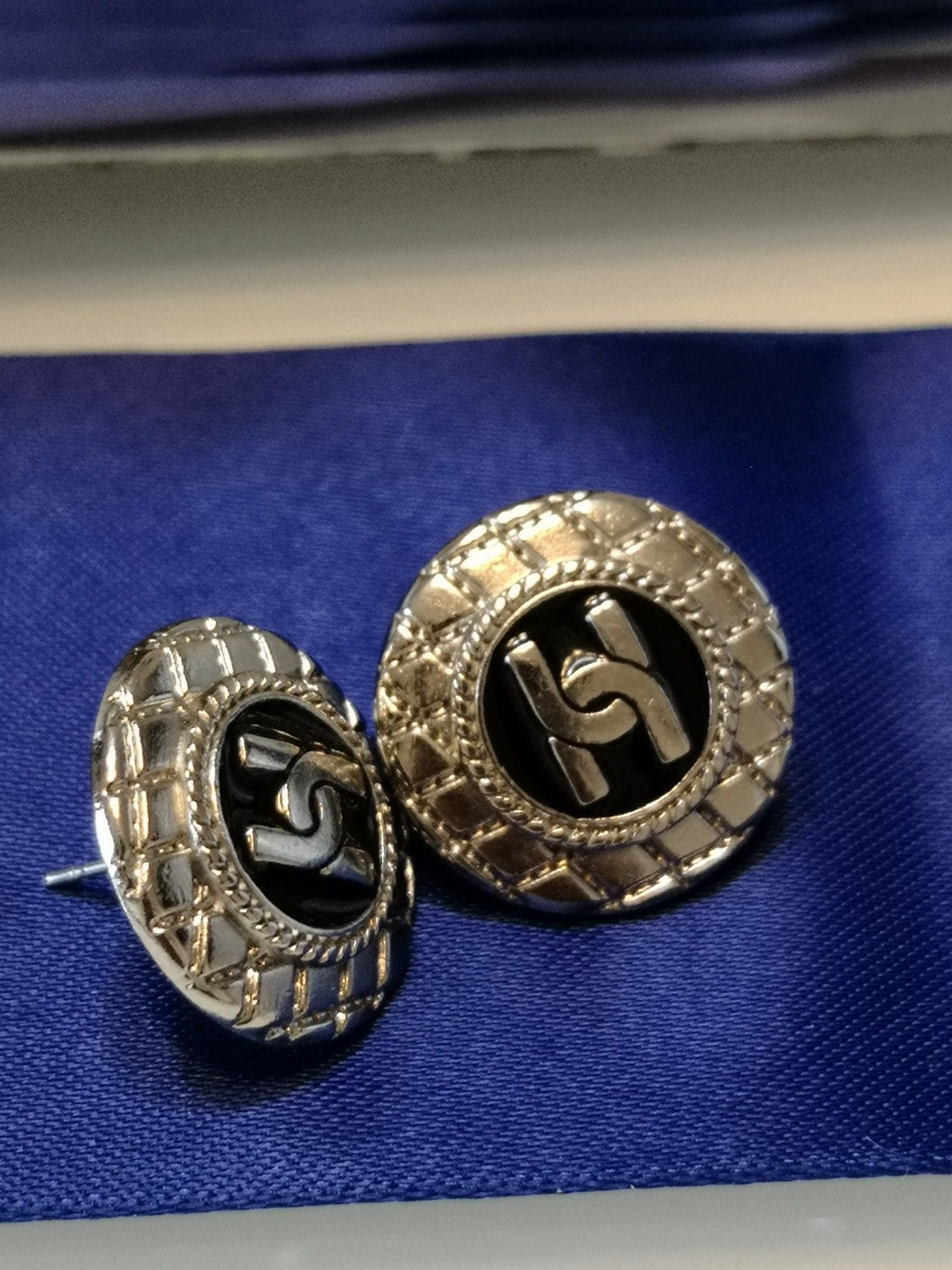 New earrings mail only.