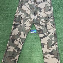 wrangler cargo camo pants