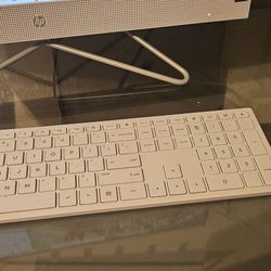 TOUCHSCREEN HP Desktop With Keyboard & Wireless Mouse