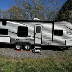 2020 Jayco Jayflight 29ft Camper