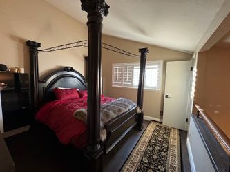 Queen Size 4 poster bed, memory foam mattress, and adjustable bed base