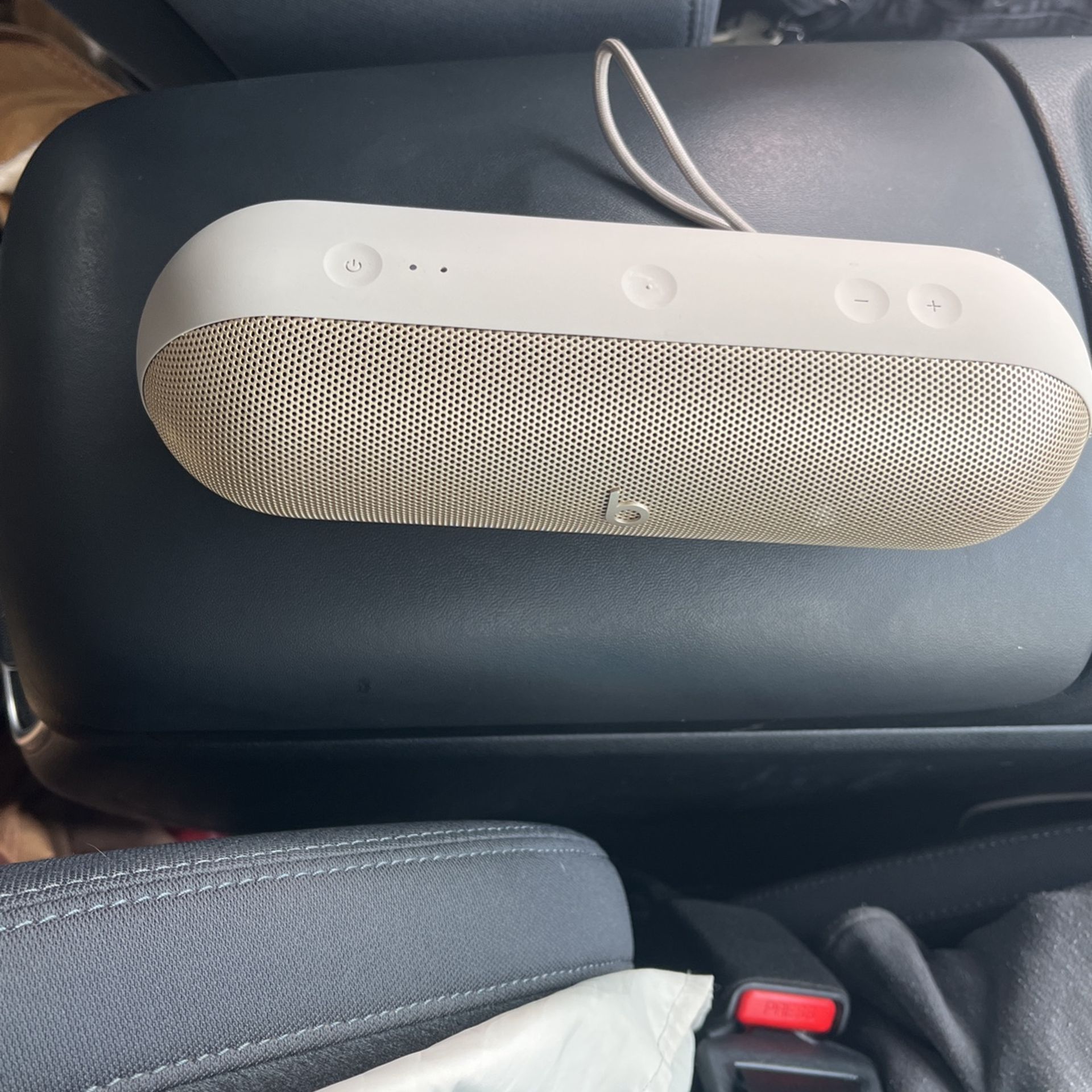 Beats Pill