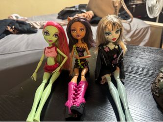 Venus , Clawdeen, and Frankie stein