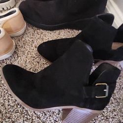 Shoes, Cd, Blanket, Deep fryer,house Wares Etc.... 