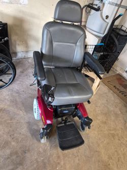 Electric wheelchair