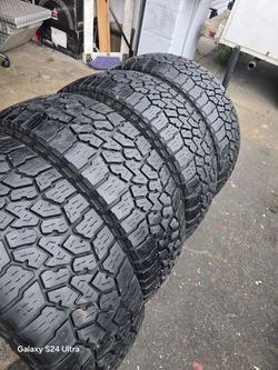 4 used tires Lt275 70r18 Nitto ridgerappler $270.00 all 4