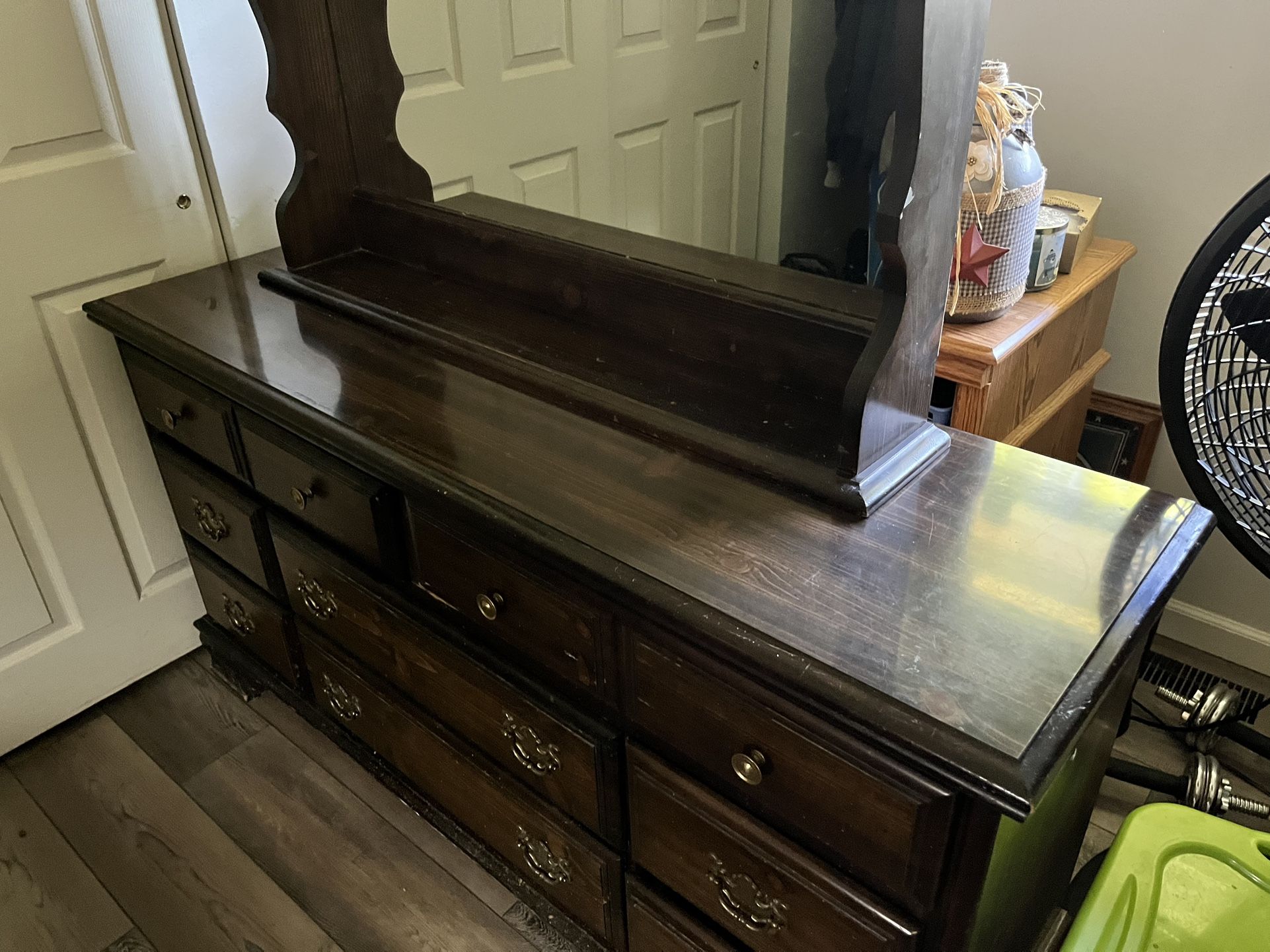 Large Bedroom Dresser With Mirror