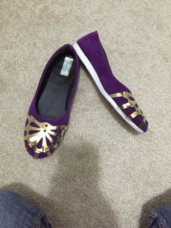 Purple sports flats shoes like new
