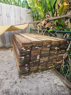 Dog ear wood fence pickets