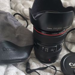 Canon 24-105mm ultrasonic macro lens black