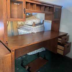 Wooden Desk With Hutch 