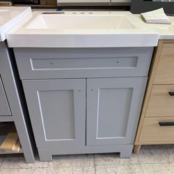 Glacier Bay Everdean 25 in. Single Sink Pearl Gray Bath Vanity with White Cultured Marble Top (Assem