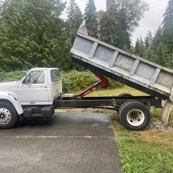 ‘99 Ford 800 dump Truck