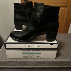 Croft and barrow memory foam leather ankle boots  Cushion footbed, zippers on each side, little buckle belt design. Size 9.5 Pre owned. In great shape
