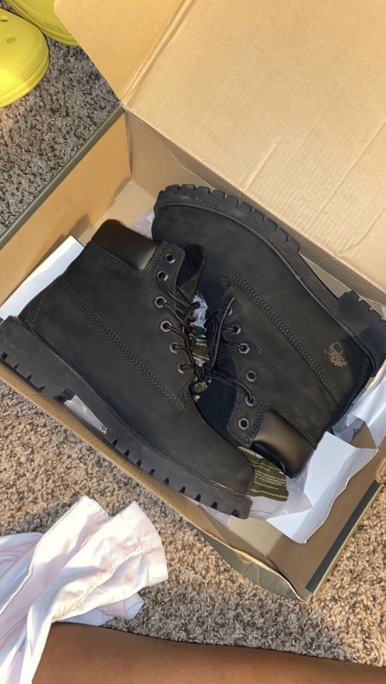 Timberlands “Black Timbs”  x Youth 5.5 (equivalent to a 7.5 in Womens/ 5.5 Men) 