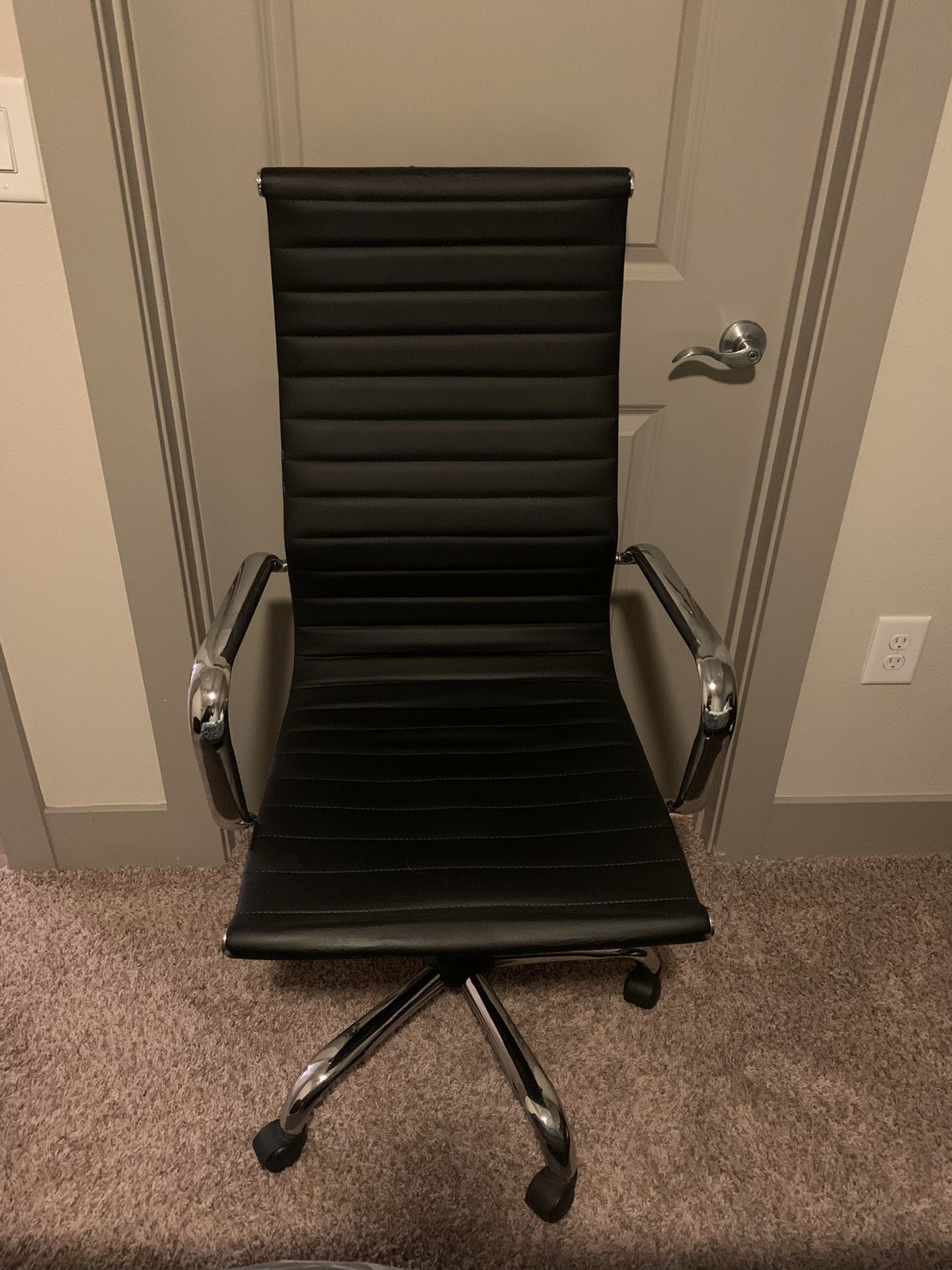 Premium Style Office Chair - Icons Of Manhattan - Black - Ribbed High Backrest - Mid-century Design