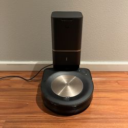 iRobot Roomba s9+ (9550) – Self-Emptying Robot Vacuum with Clean Base