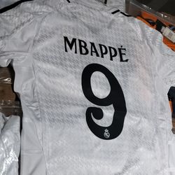 Real Madrid Mbappé Version Jugador Manga Corta