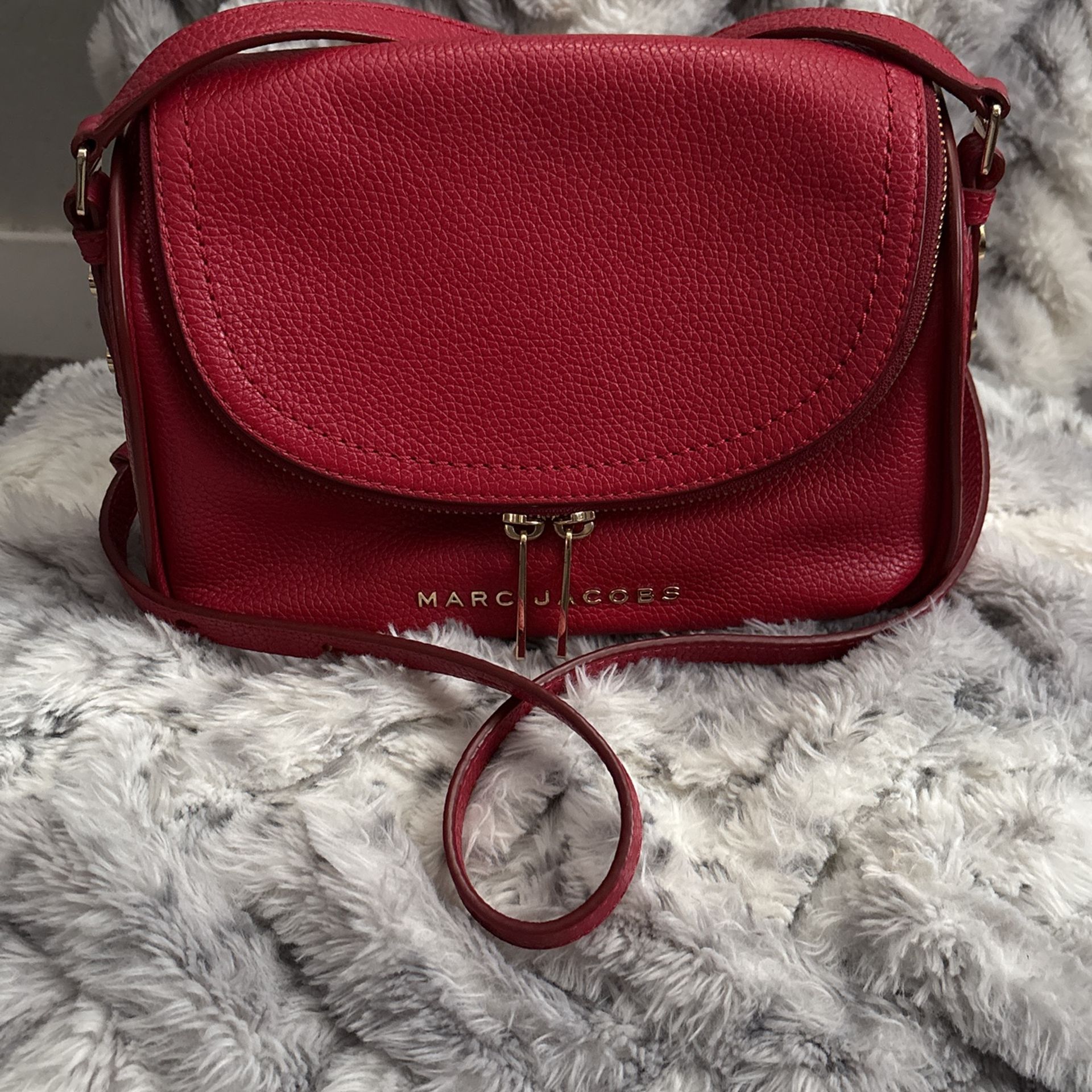 🍒 Marc Jacobs Crossbody W/ Zip Wallet
