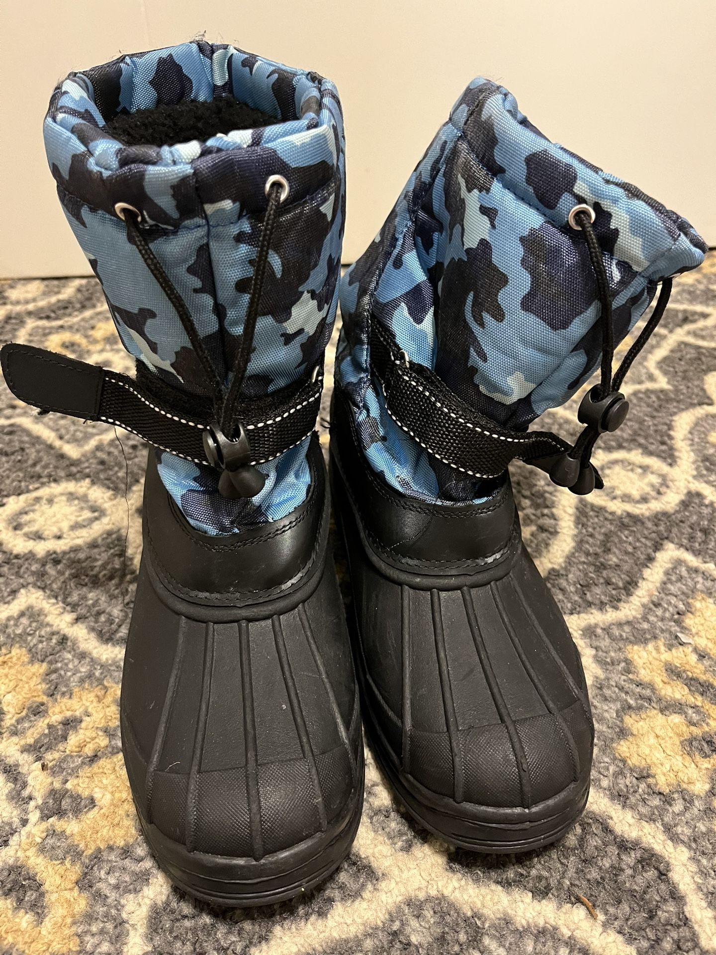 Snow Boots Size 7 Big Kid